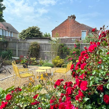 Gordon Villa - A Seaside Escape Harwich Exterior photo