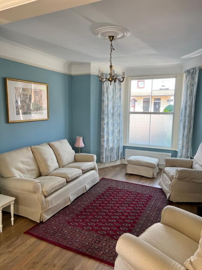 Gordon Villa - A Seaside Escape Harwich Exterior photo